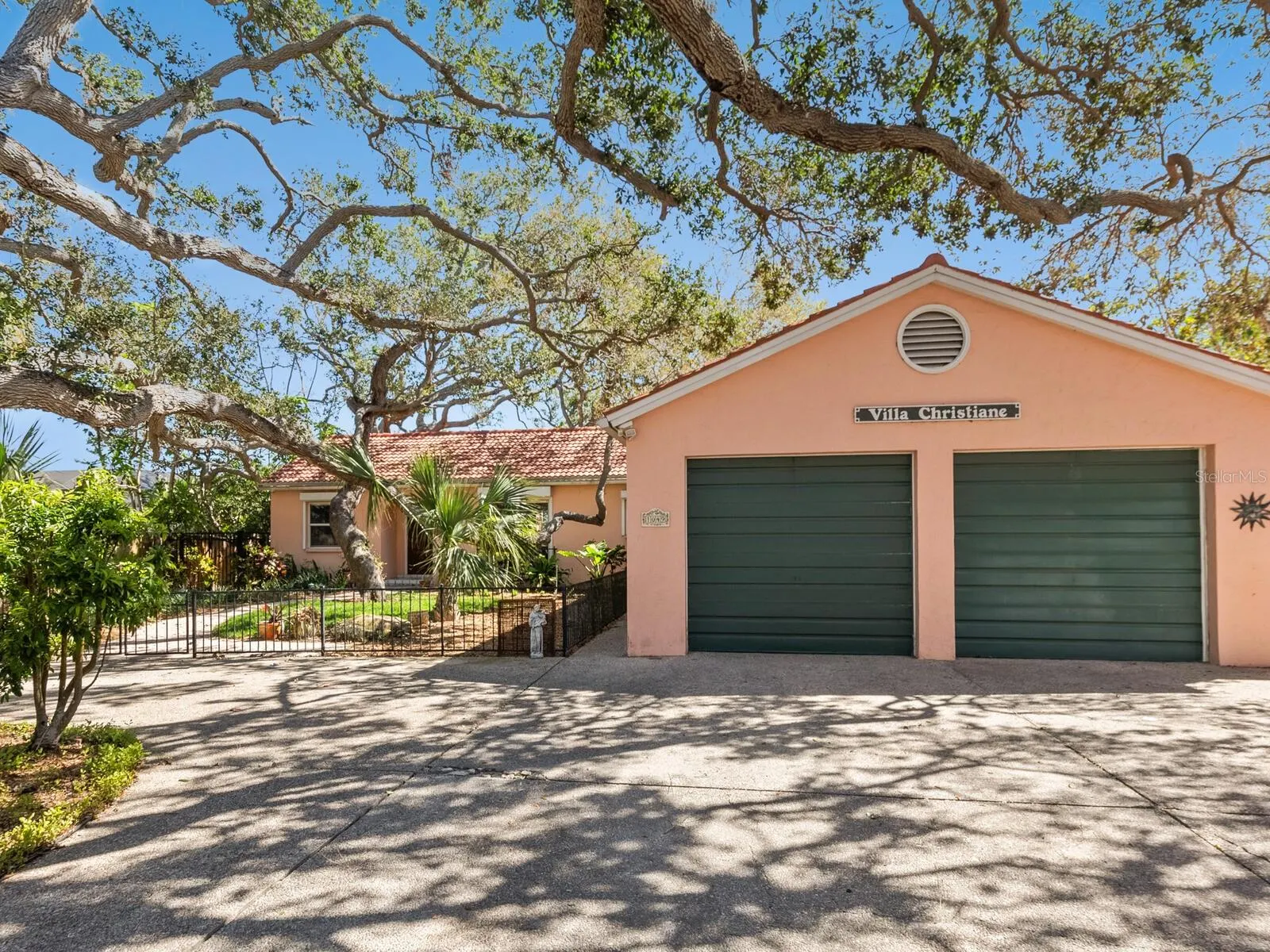 1049 N CASEY KEY RD