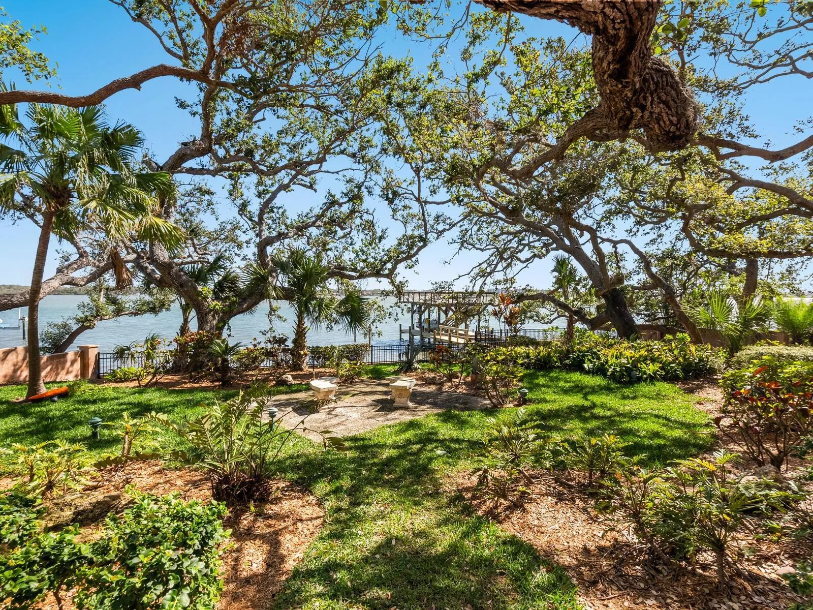1049 N CASEY KEY RD