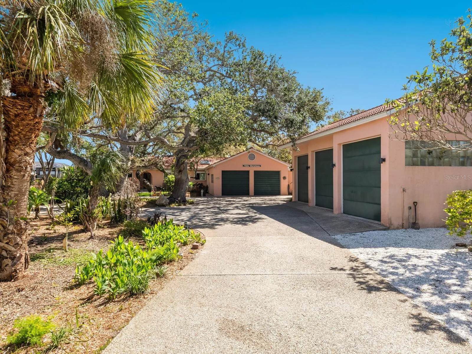 1049 N CASEY KEY RD