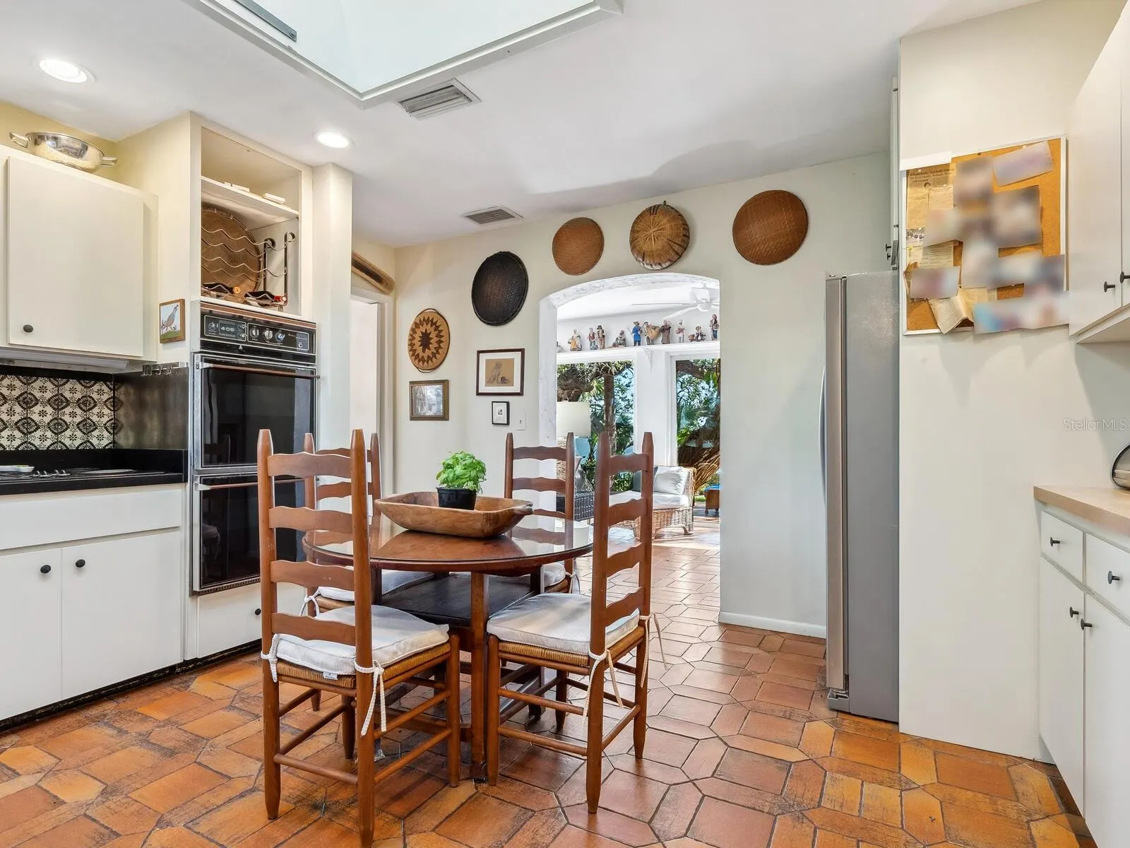 1049 N CASEY KEY RD