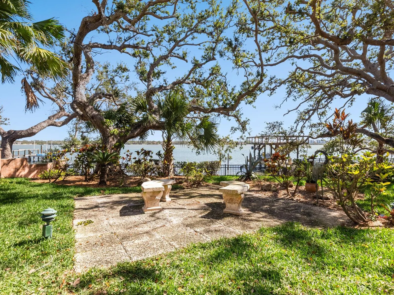 1049 N CASEY KEY RD