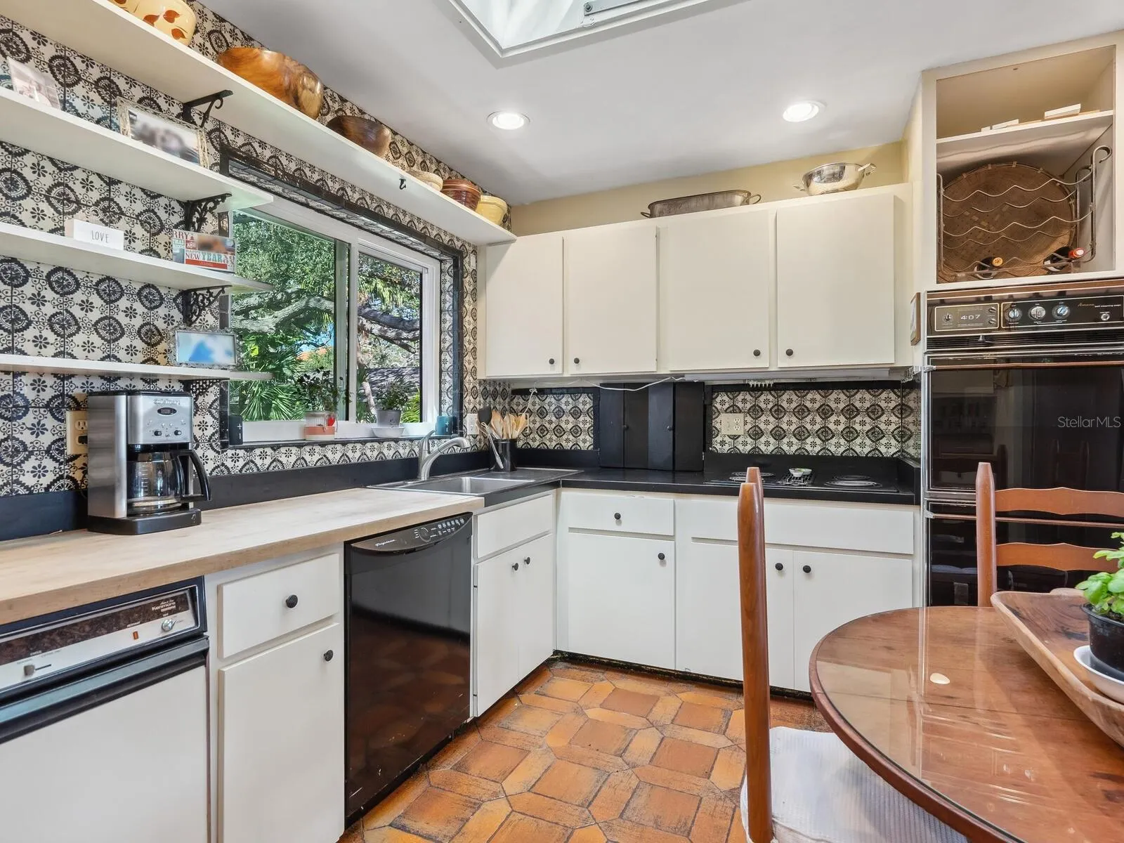 1049 N CASEY KEY RD