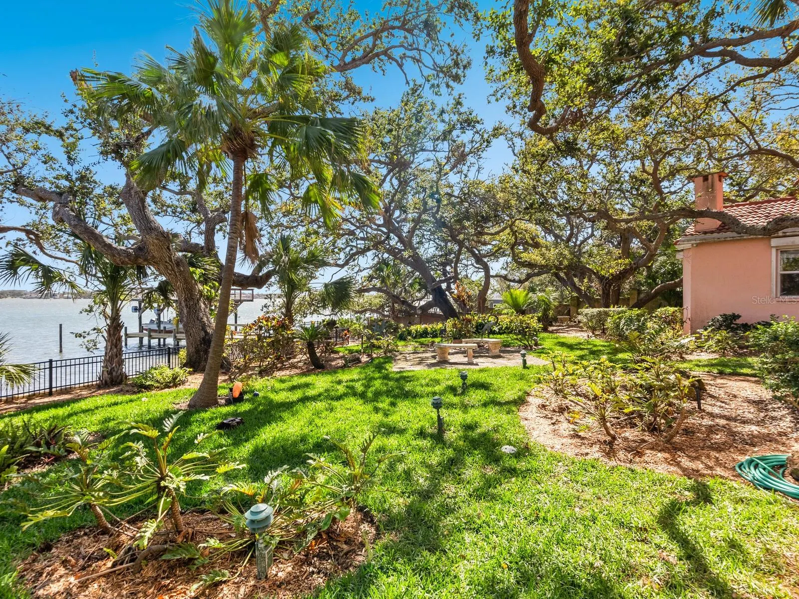 1049 N CASEY KEY RD