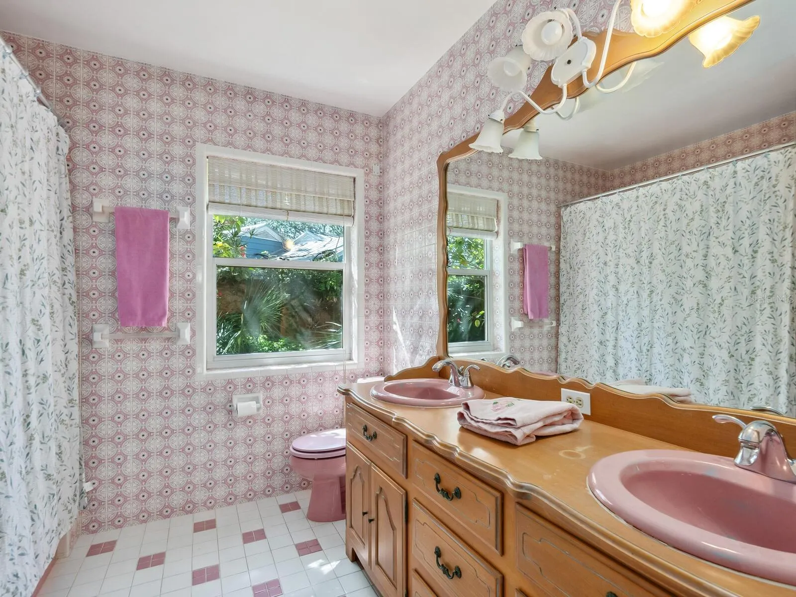 1049 N CASEY KEY RD