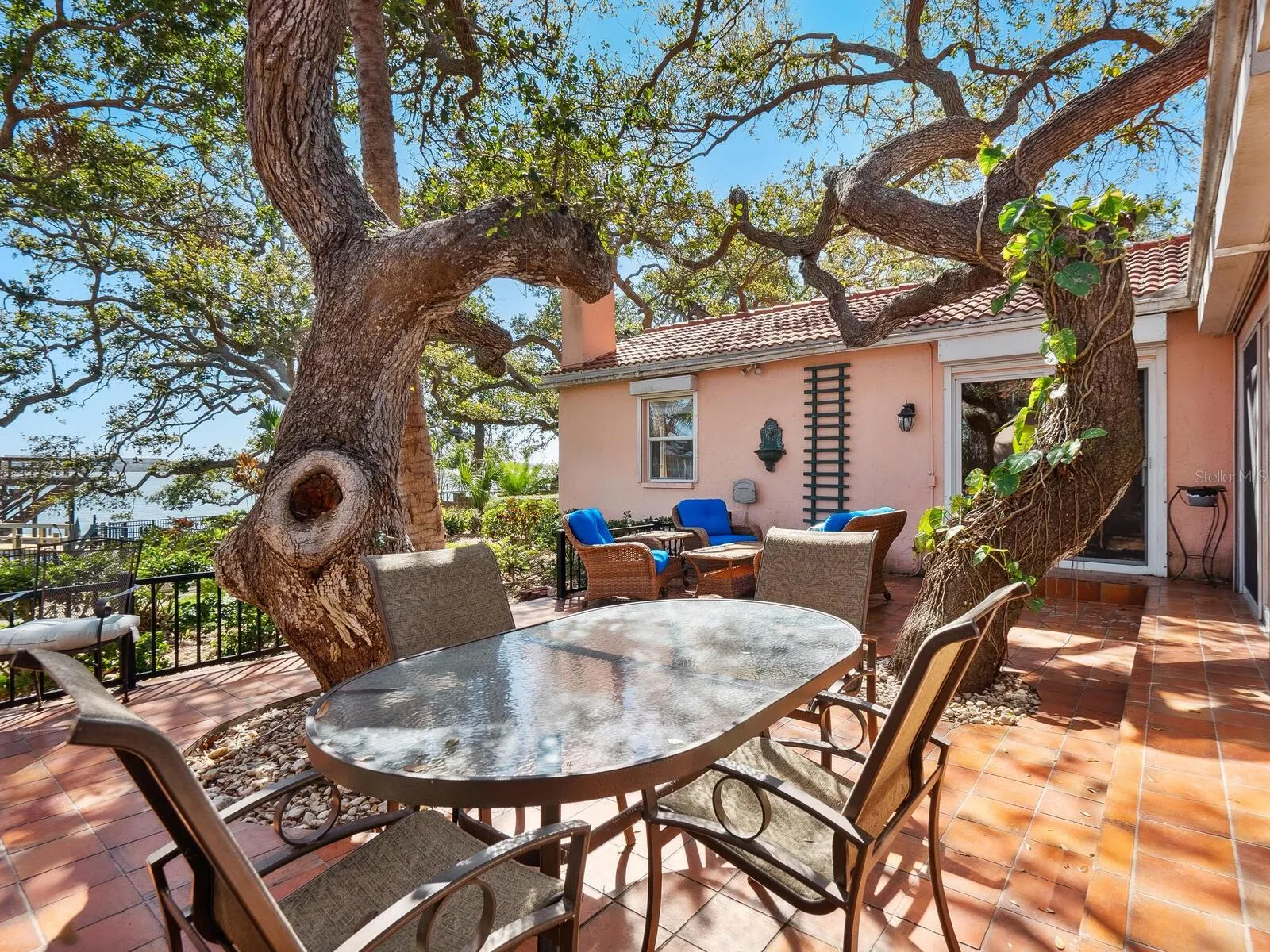1049 N CASEY KEY RD