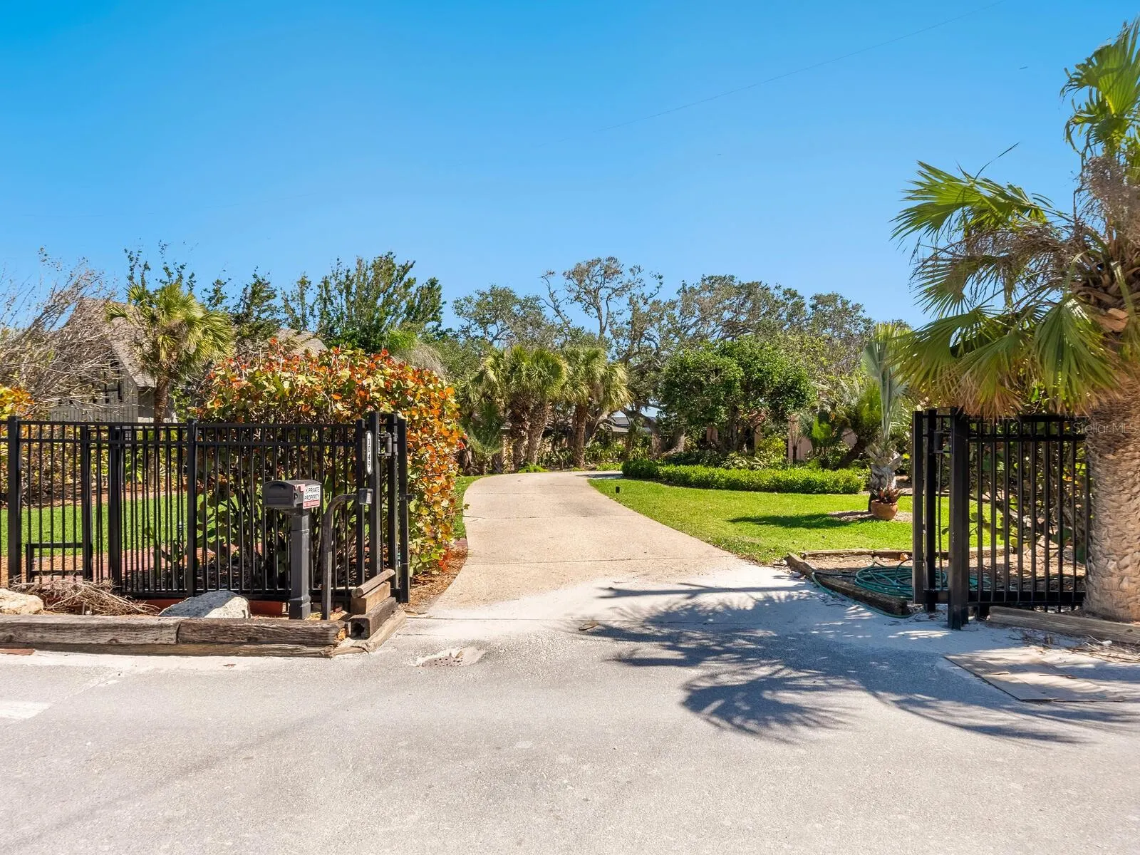 1049 N CASEY KEY RD