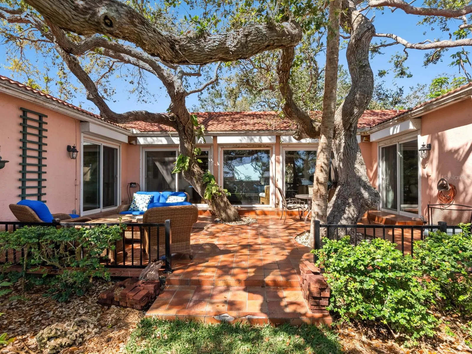 1049 N CASEY KEY RD