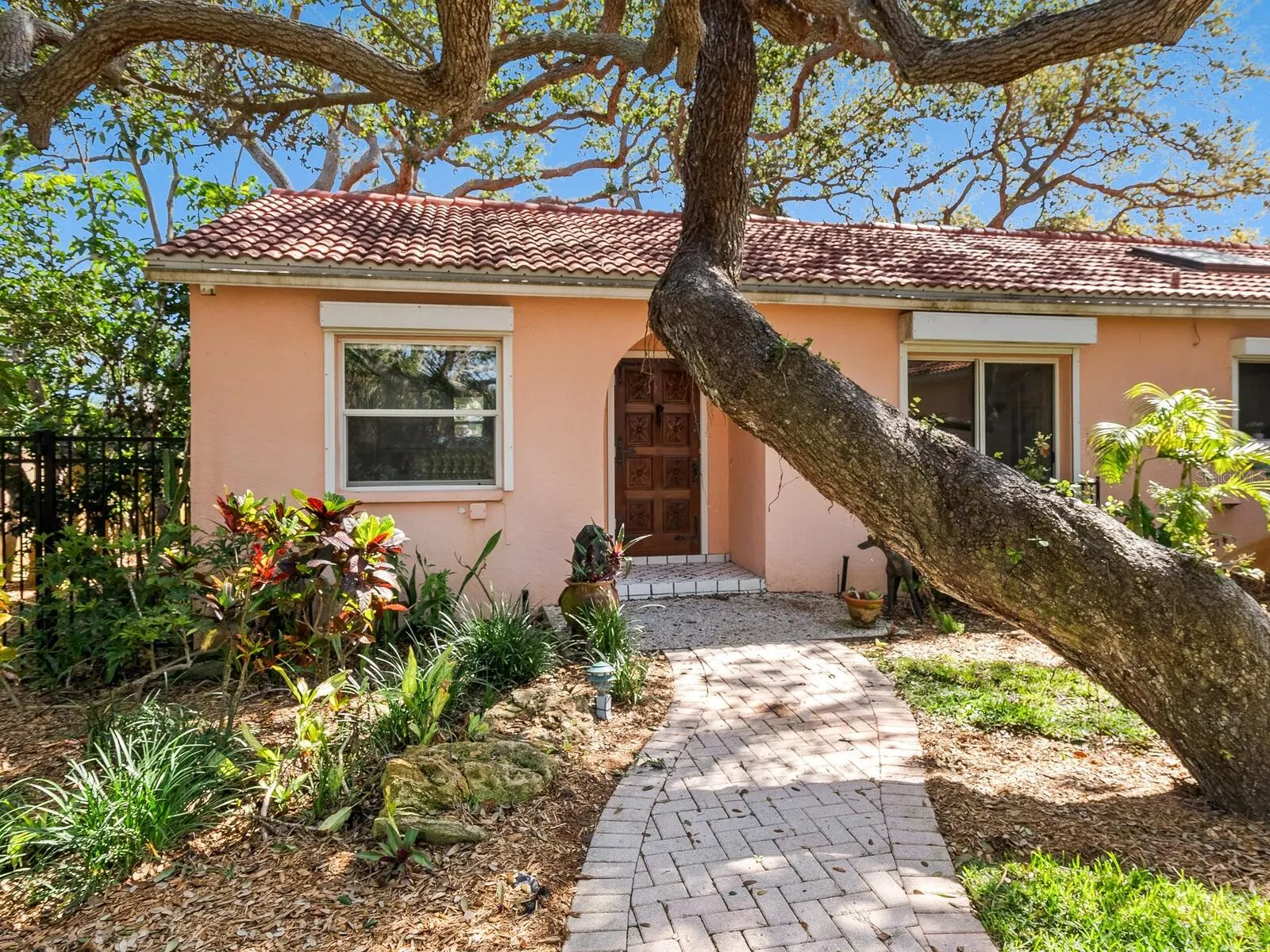 1049 N CASEY KEY RD