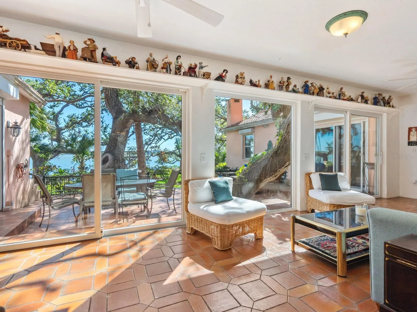 1049 N CASEY KEY RD