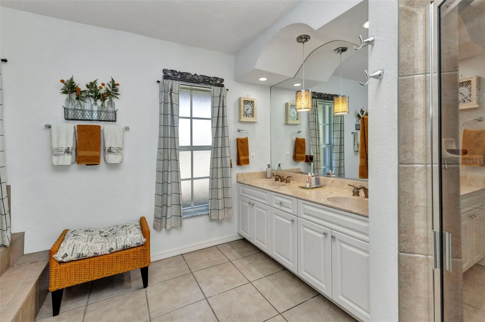 18382 ARAPAHOE CIR