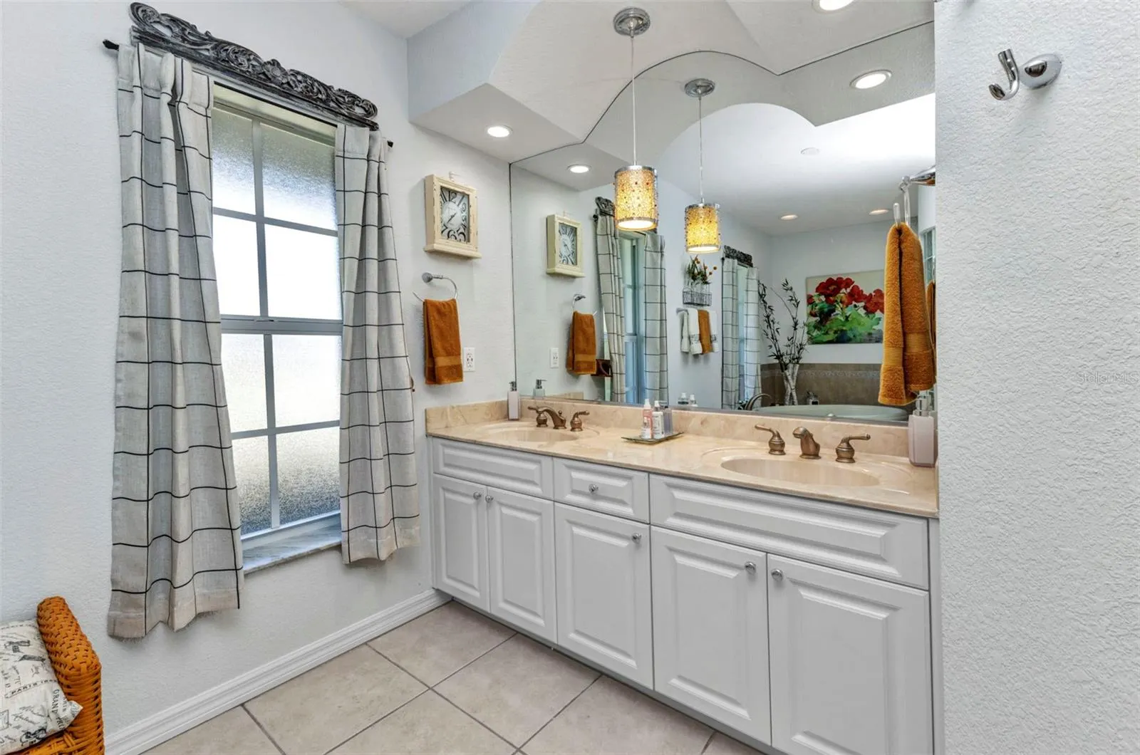 18382 ARAPAHOE CIR