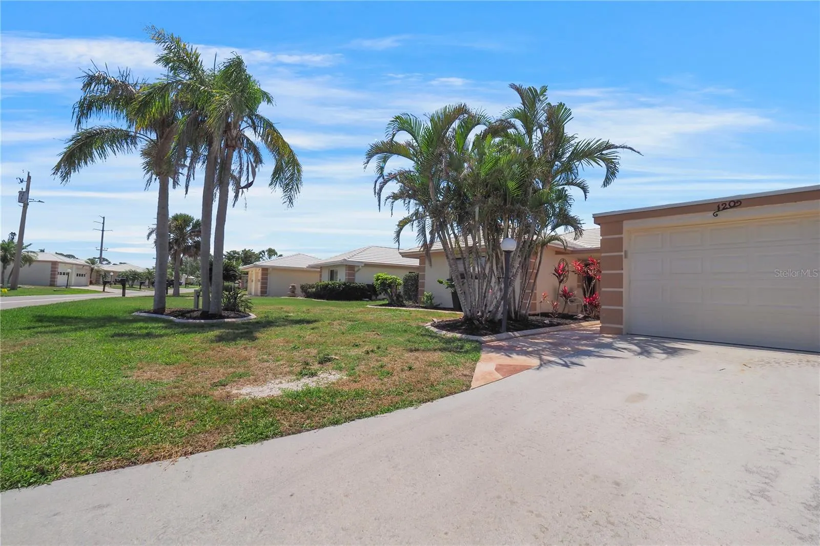 120 VILLA DR #120, #120