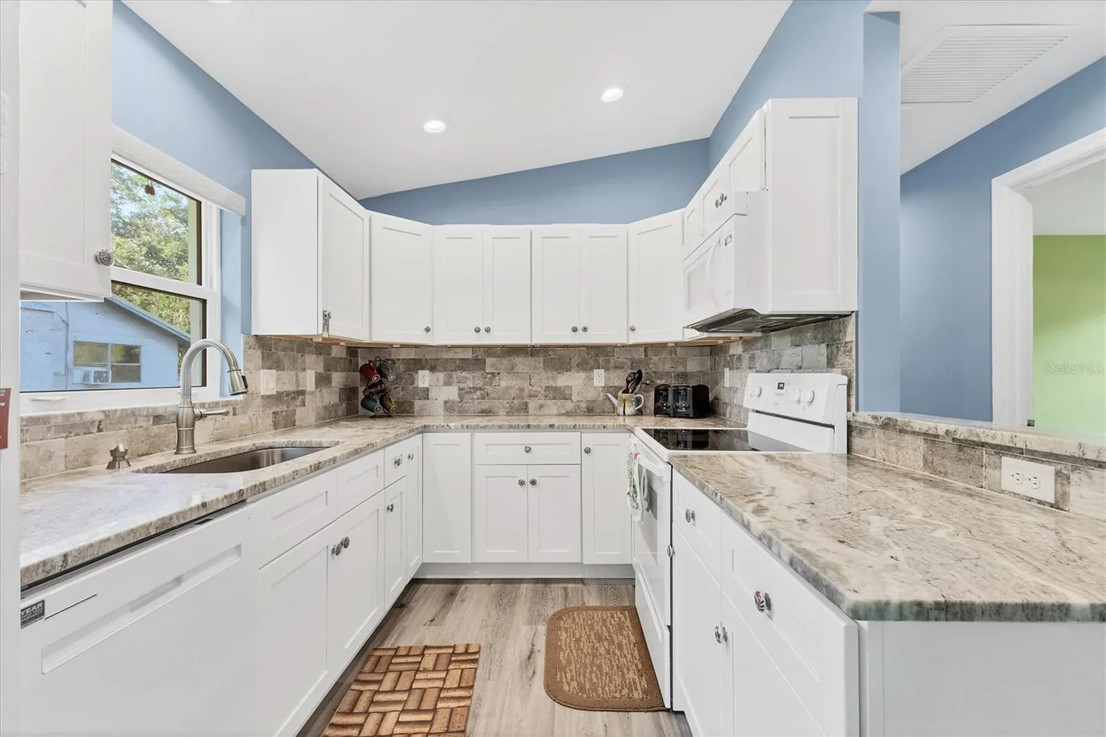 352 GLENWOOD AVE