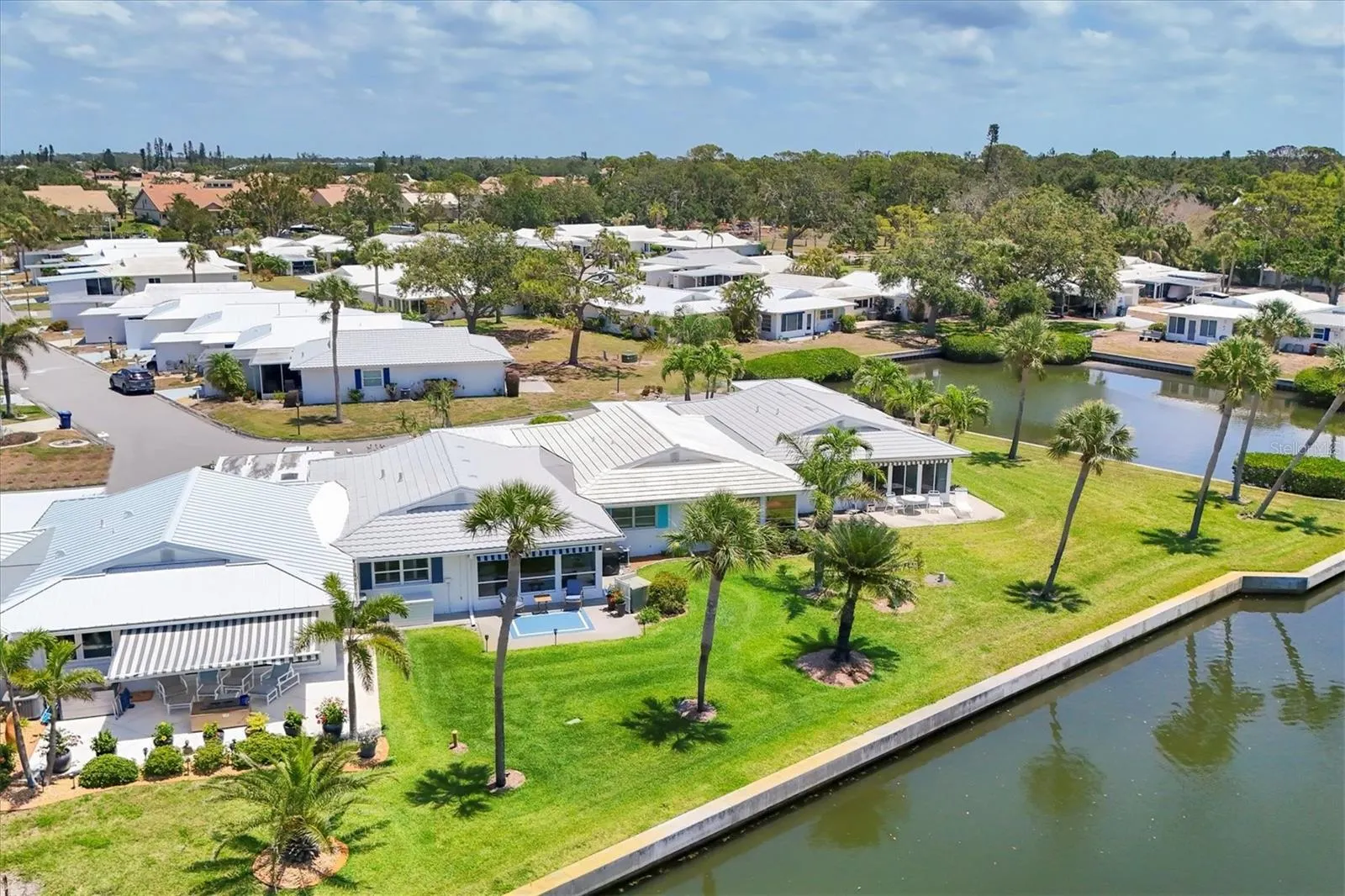 608 FAIR WINDS DR
