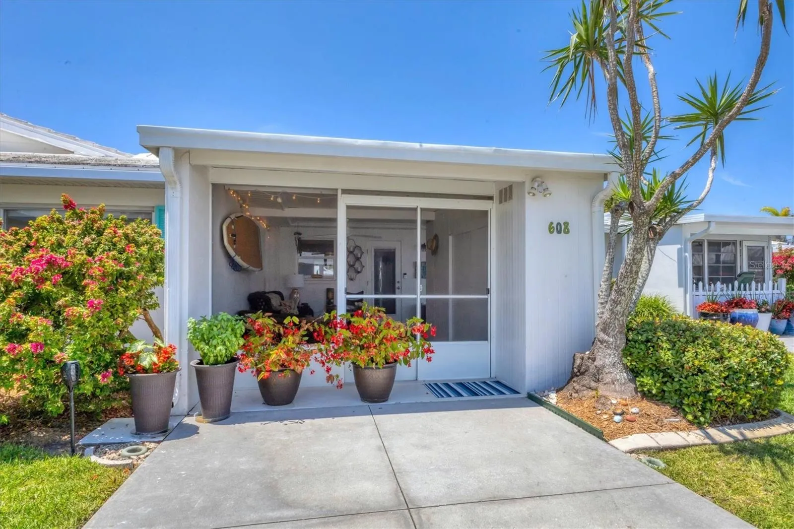 608 FAIR WINDS DR