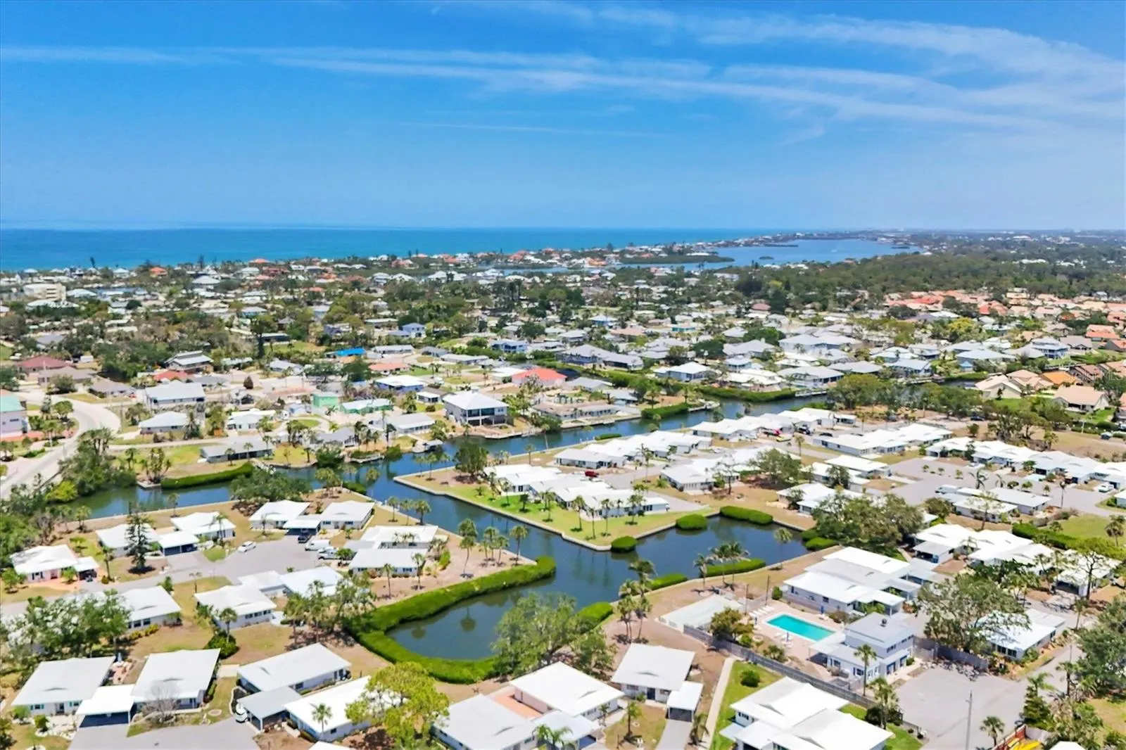 608 FAIR WINDS DR
