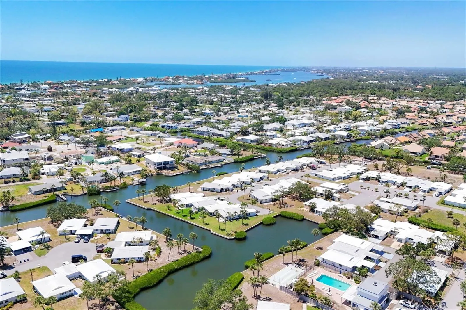 608 FAIR WINDS DR