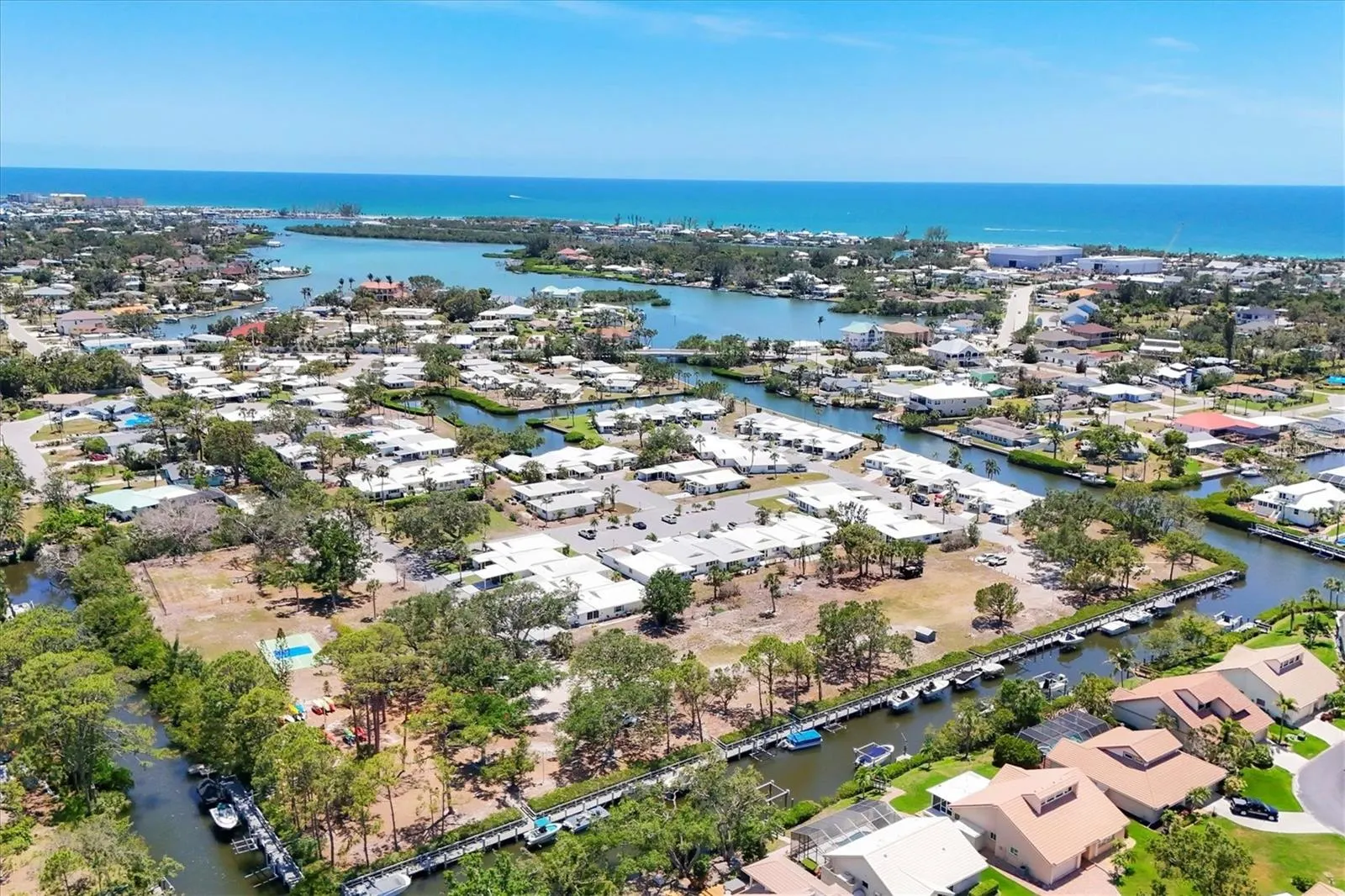 608 FAIR WINDS DR