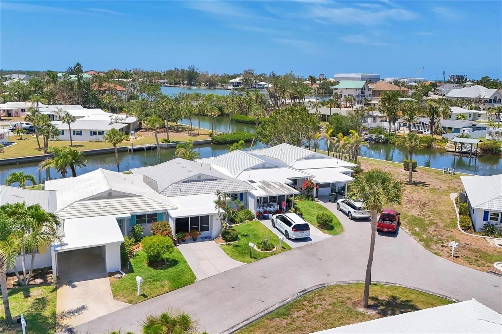 608 FAIR WINDS DR