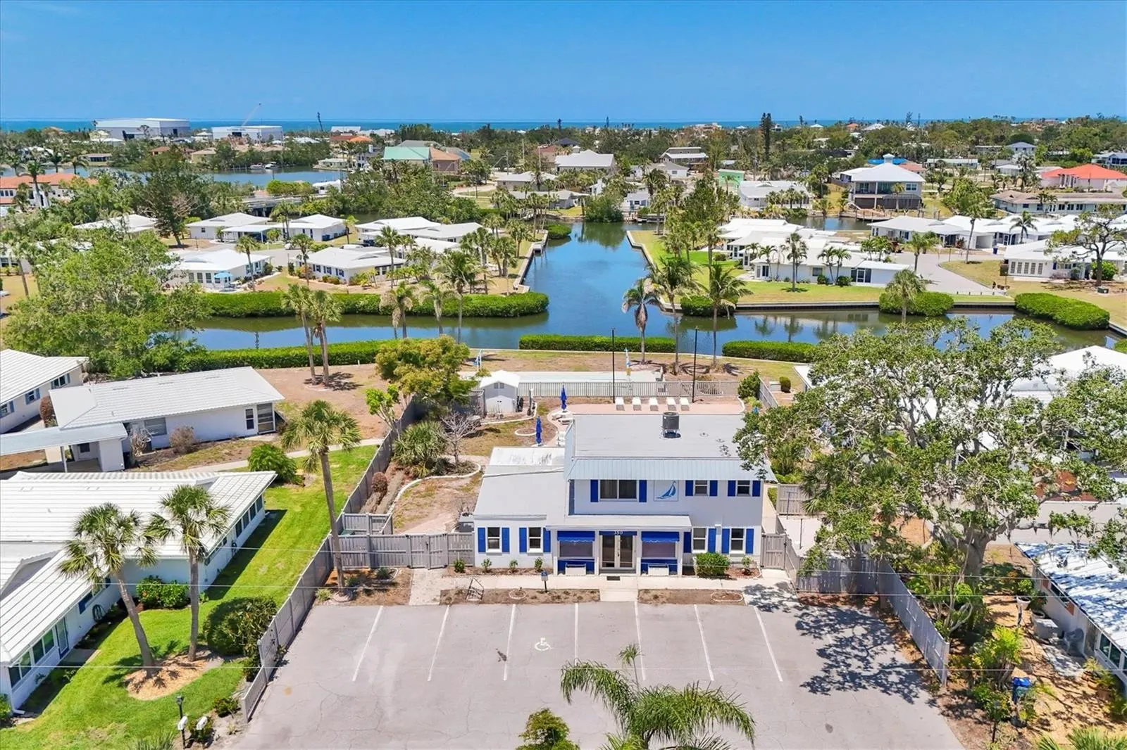 608 FAIR WINDS DR