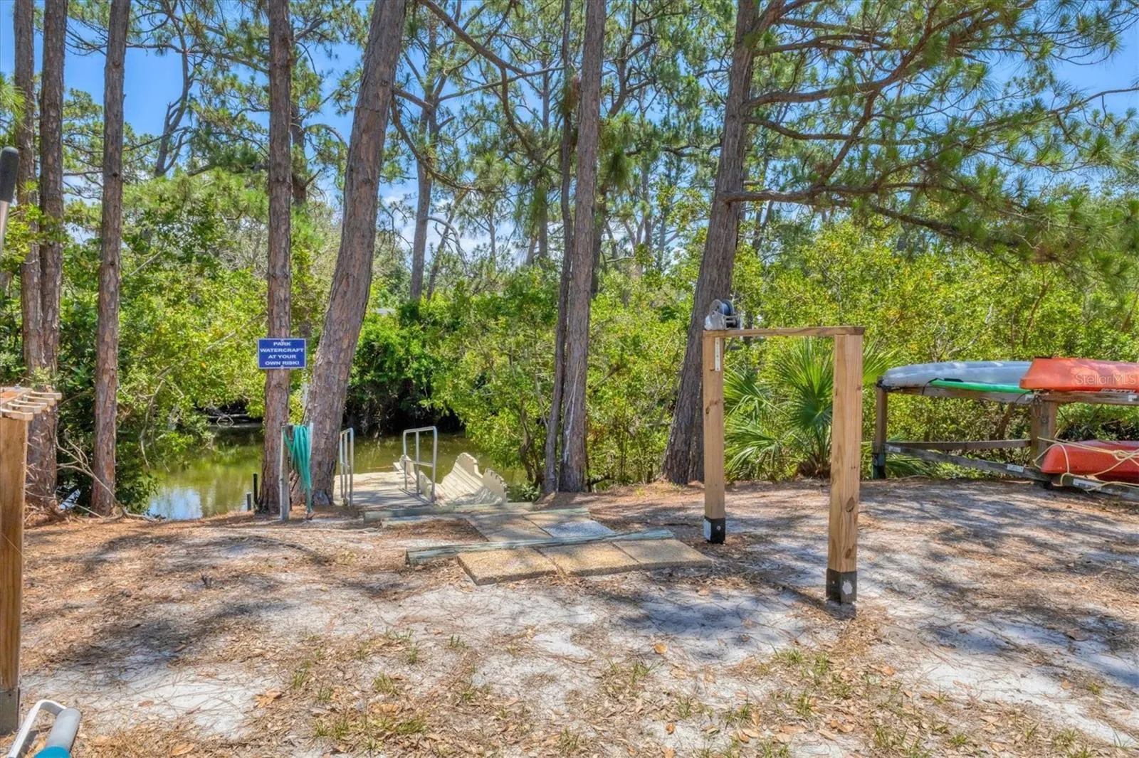 608 FAIR WINDS DR