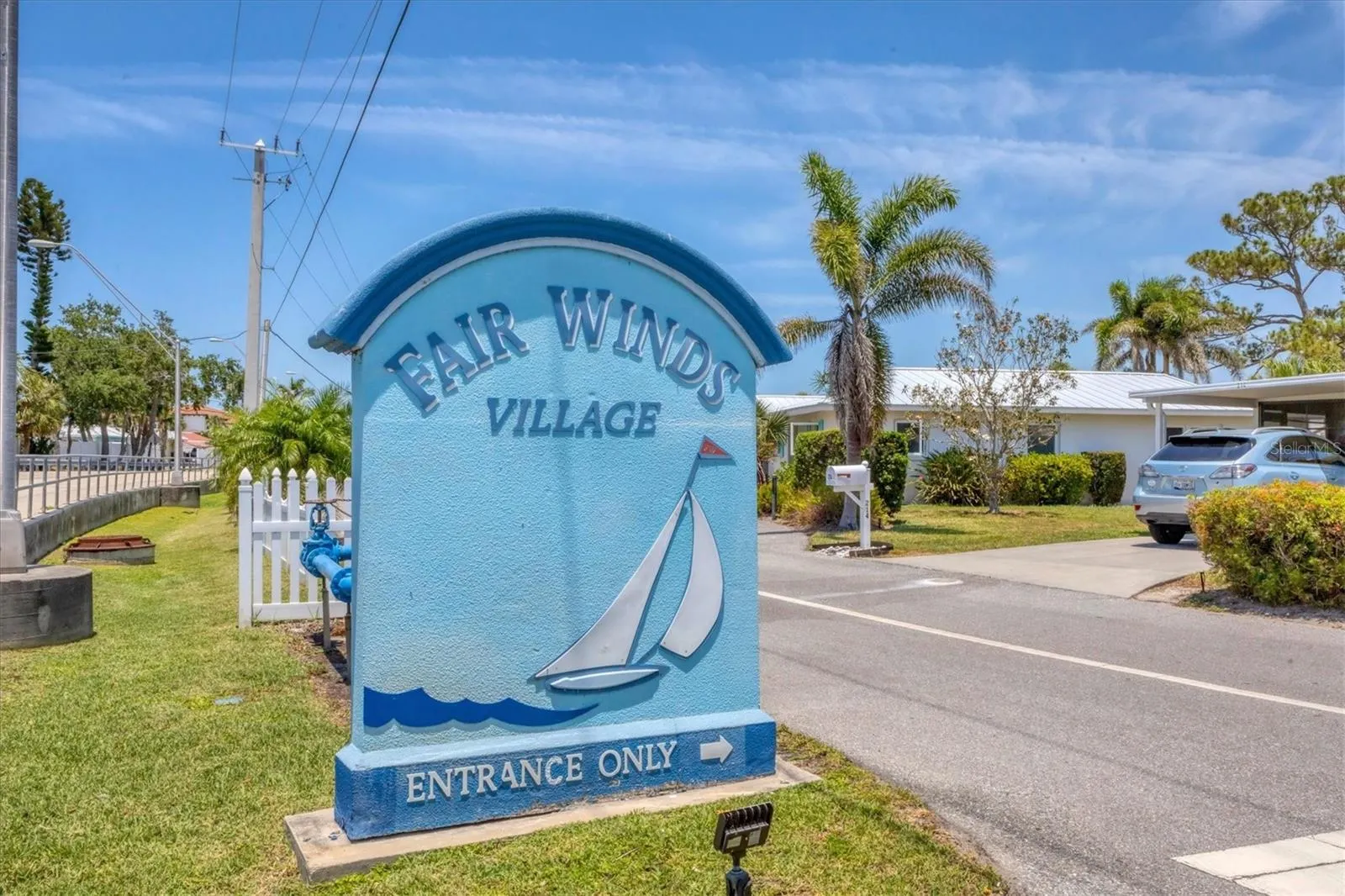 608 FAIR WINDS DR