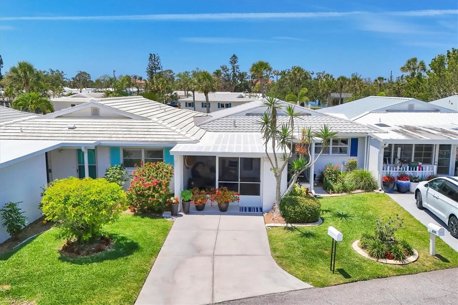 608 FAIR WINDS DR