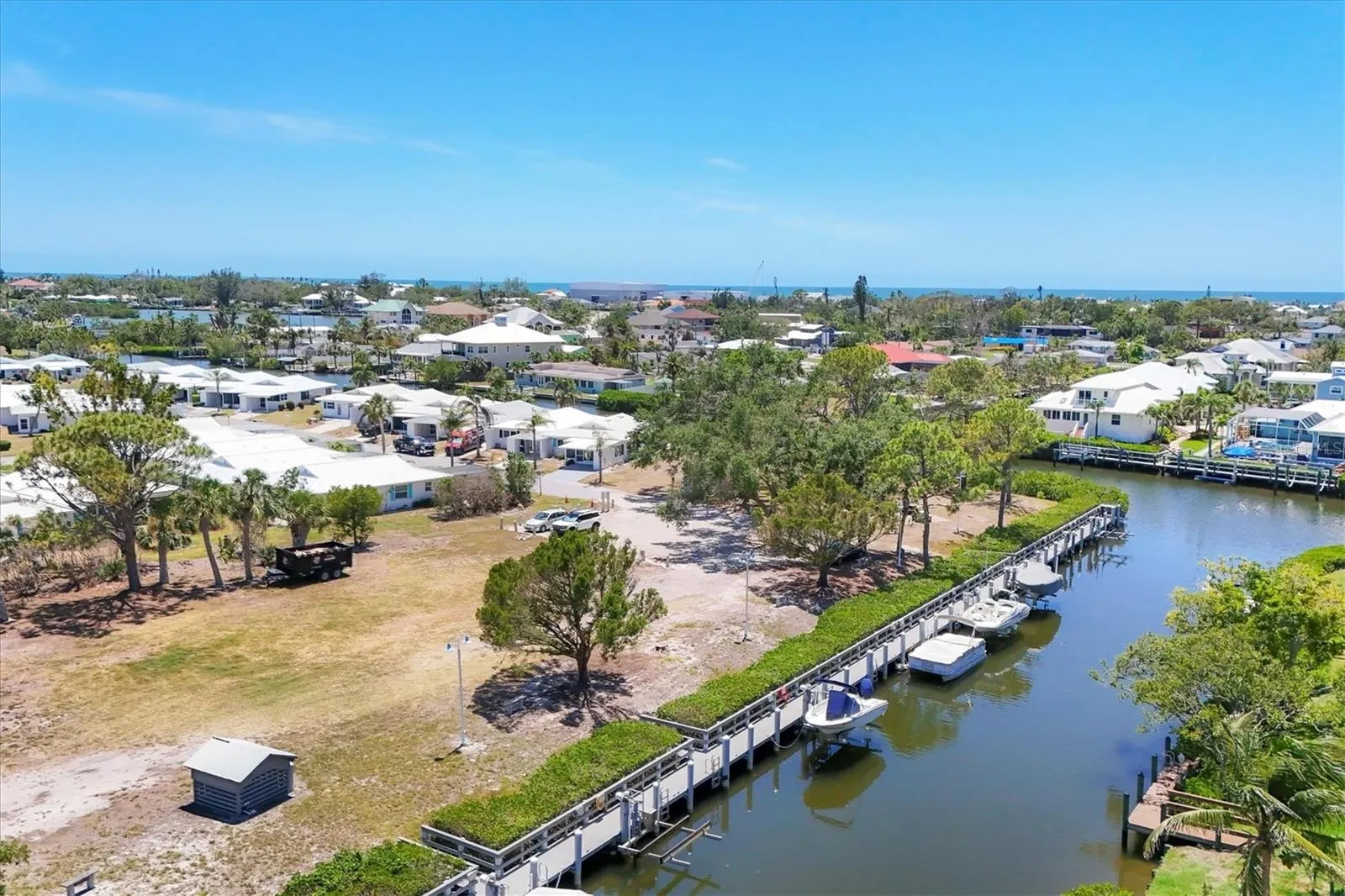 608 FAIR WINDS DR