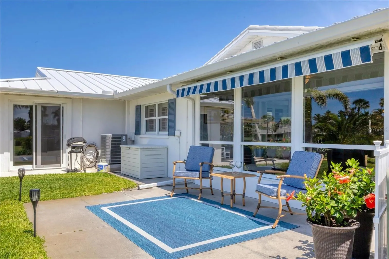 608 FAIR WINDS DR
