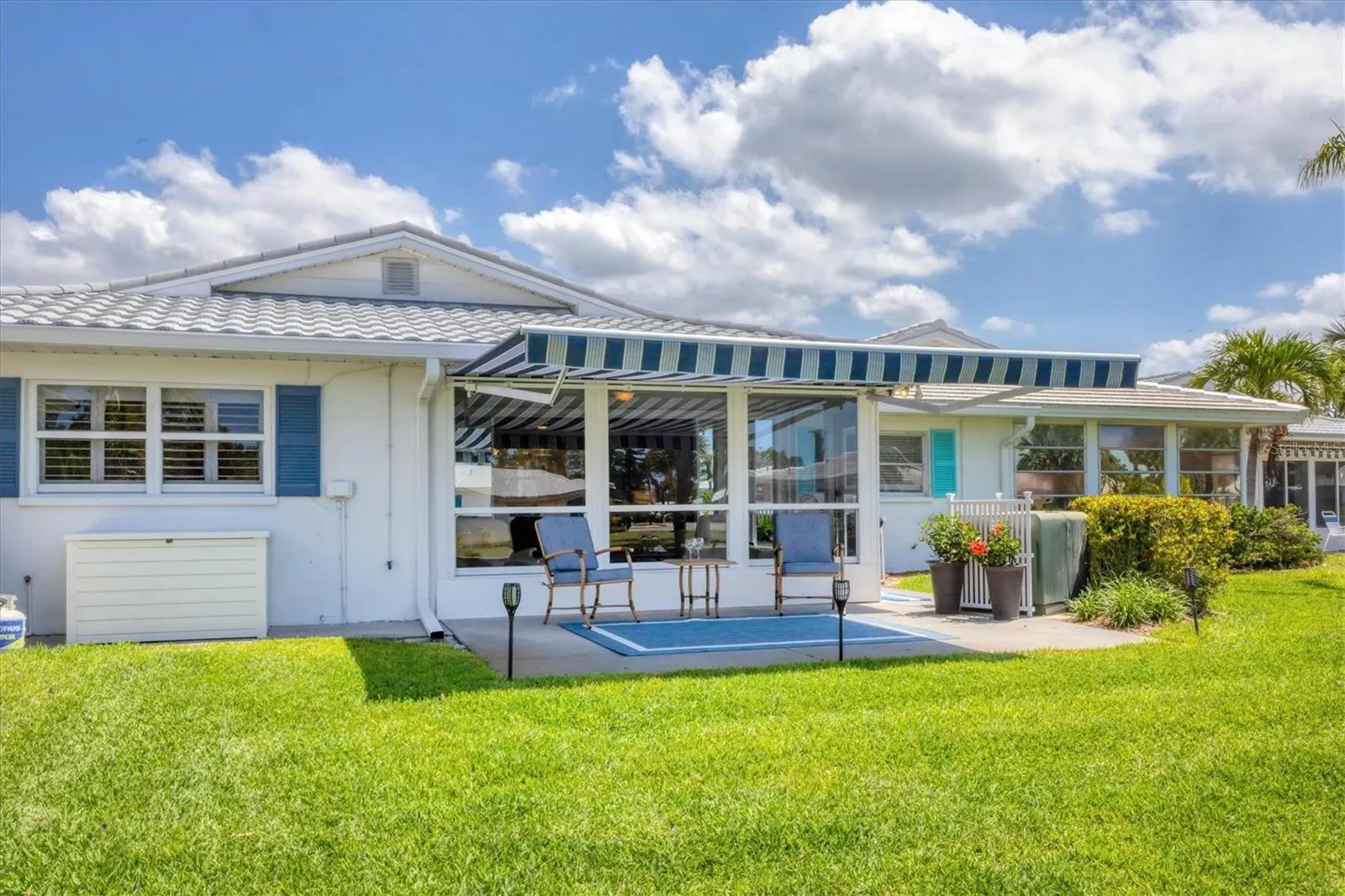 608 FAIR WINDS DR