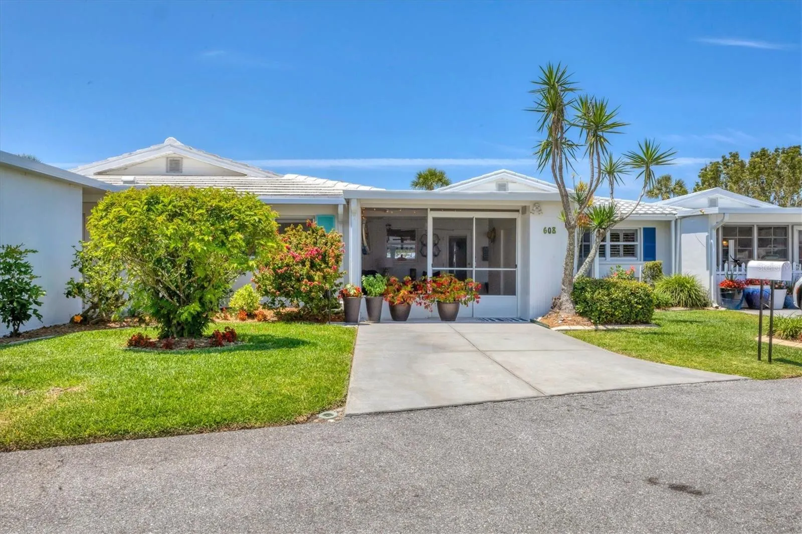 608 FAIR WINDS DR