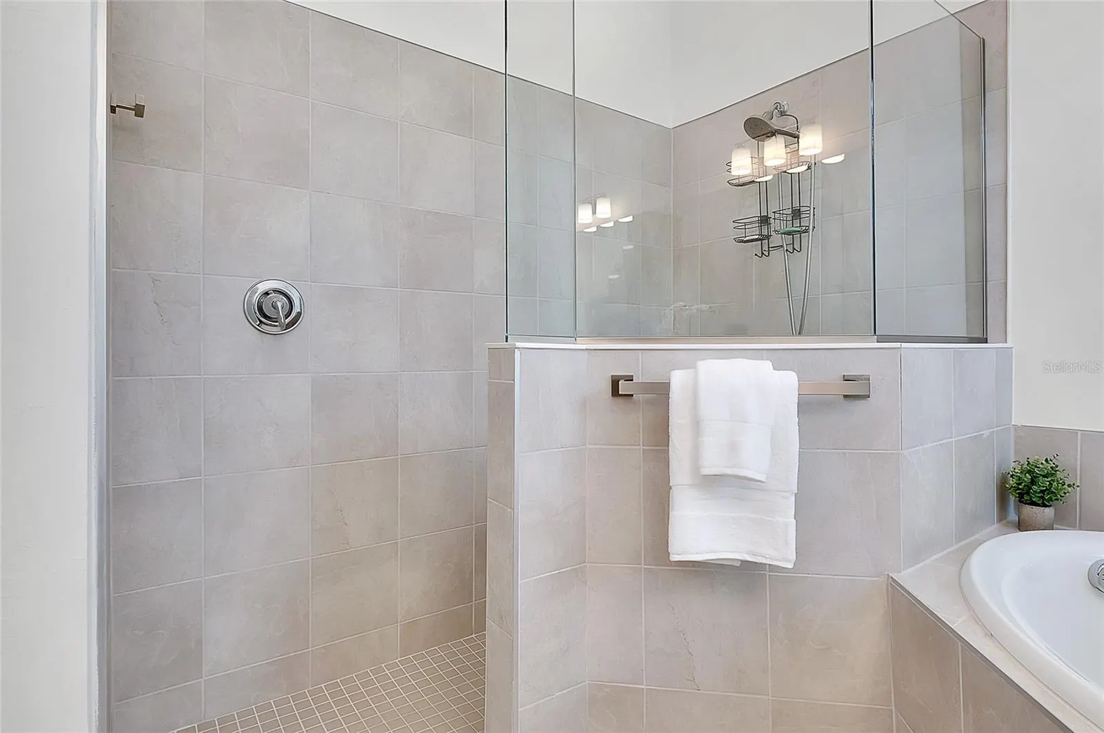 17525 JADESTONE CT