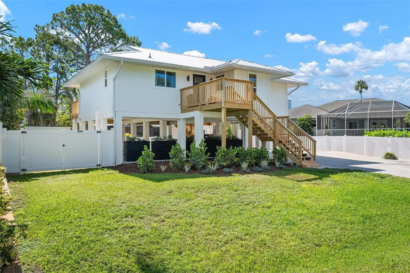 812 GARLAND AVE