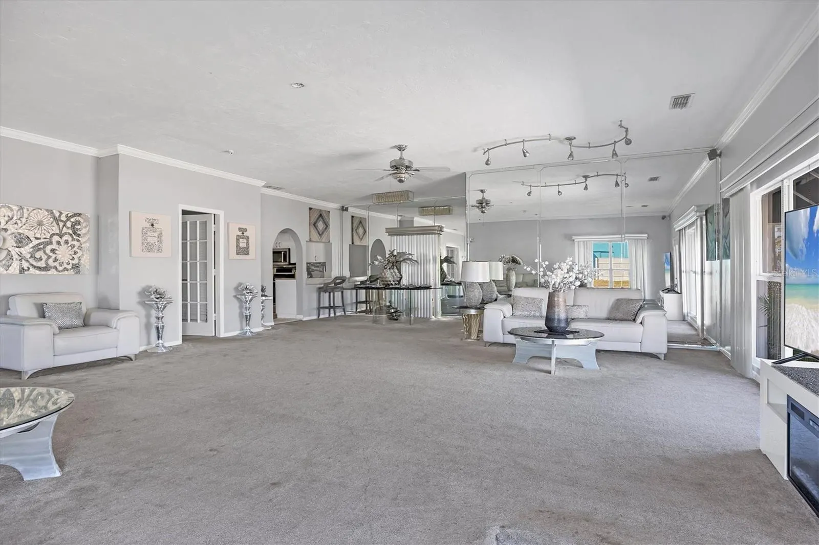 109 TAMIAMI TRL S