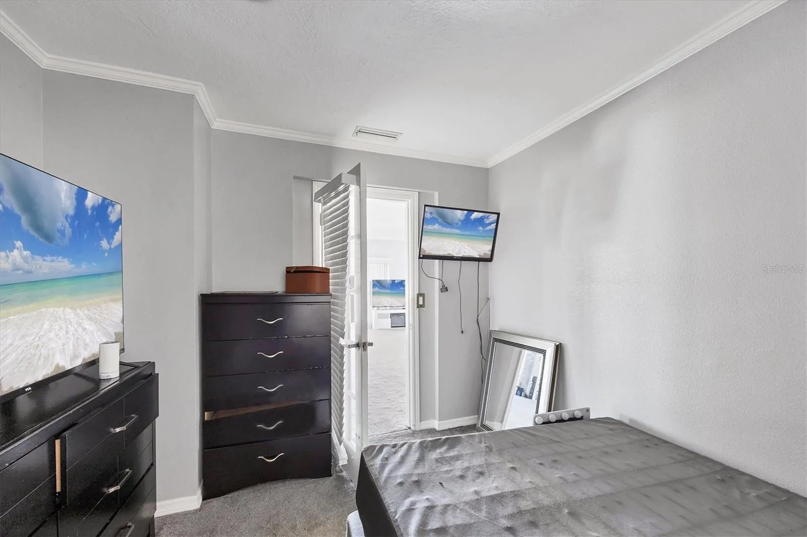 109 TAMIAMI TRL S