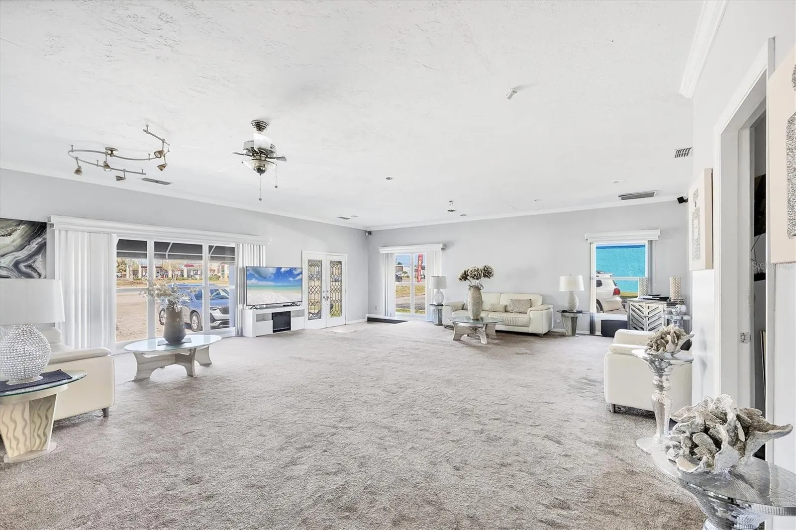 109 TAMIAMI TRL S