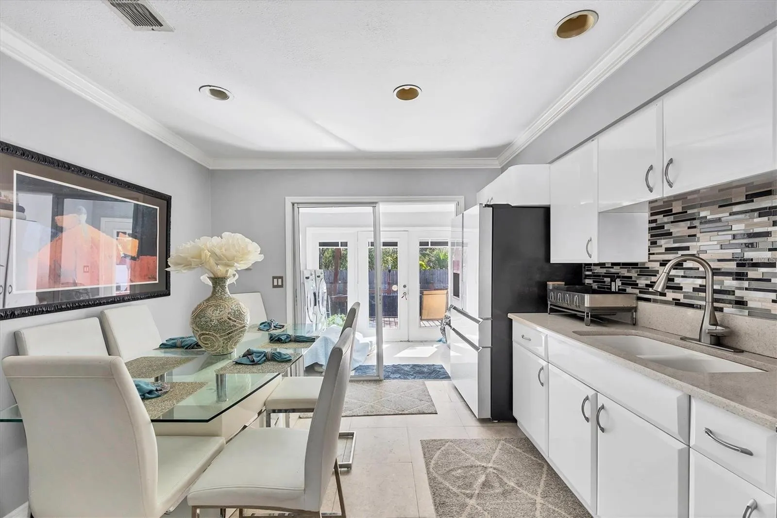 109 TAMIAMI TRL S
