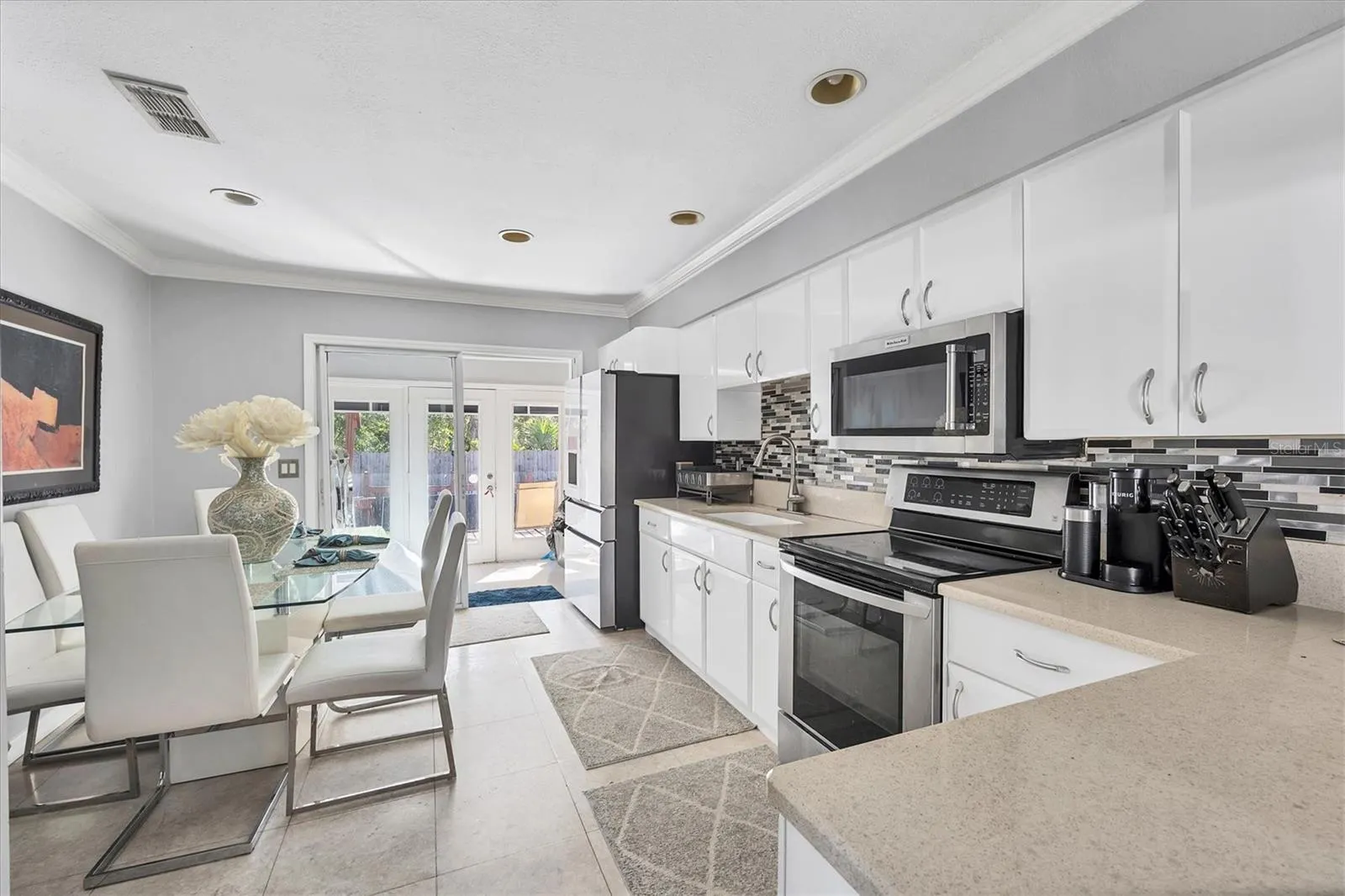 109 TAMIAMI TRL S