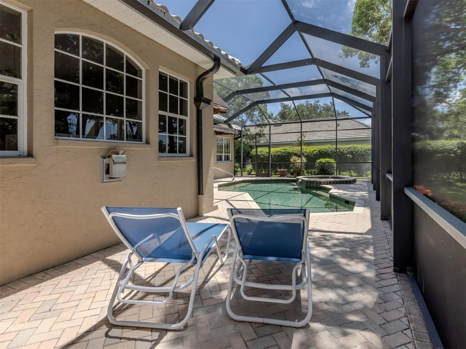 395 AUTUMN CHASE DR