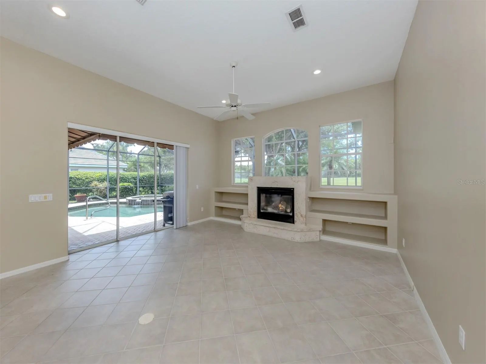395 AUTUMN CHASE DR