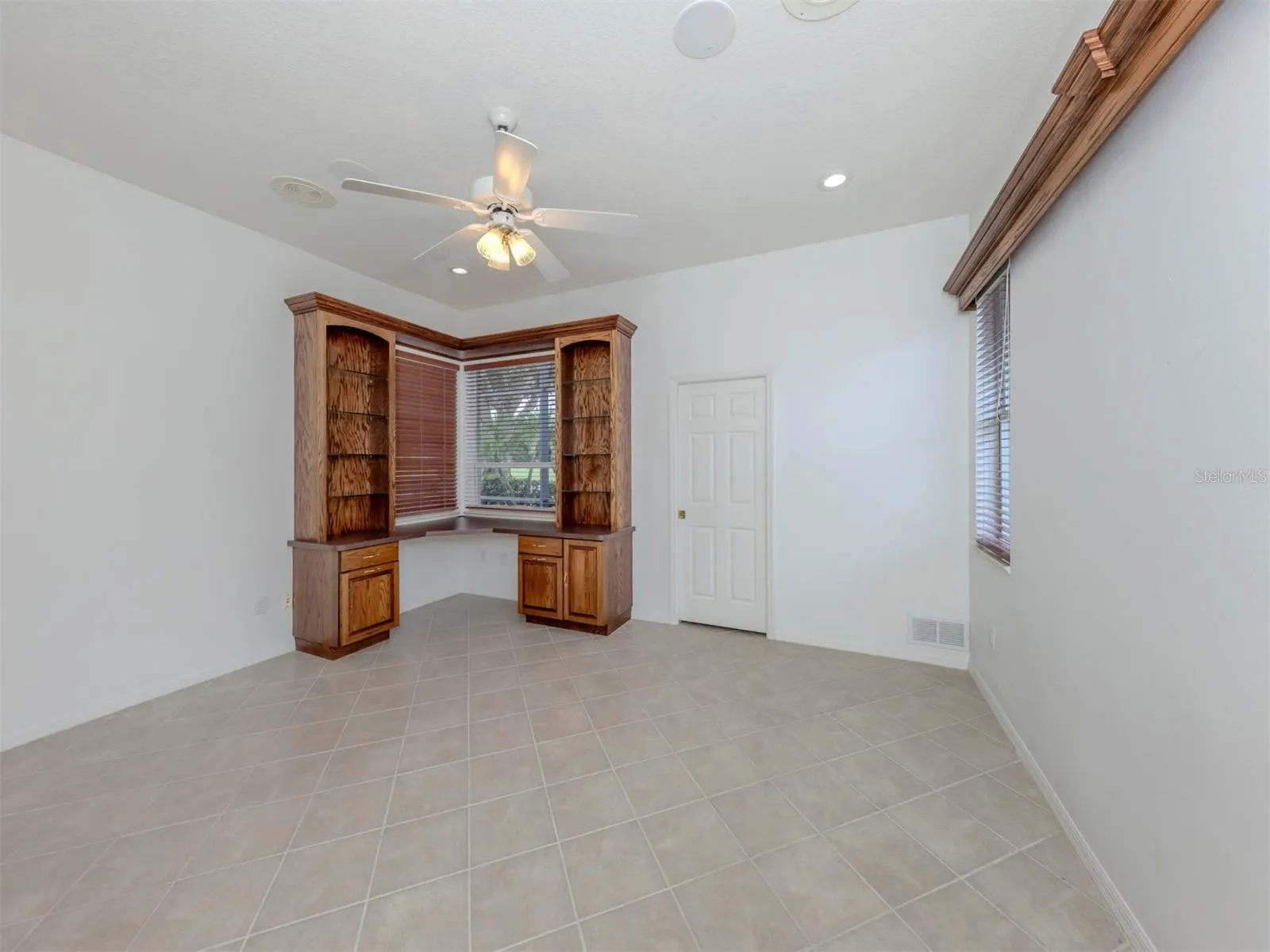 395 AUTUMN CHASE DR