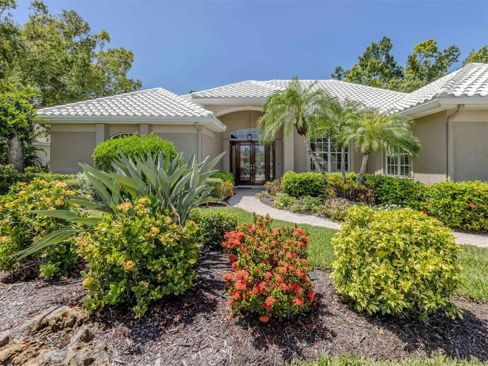 395 AUTUMN CHASE DR