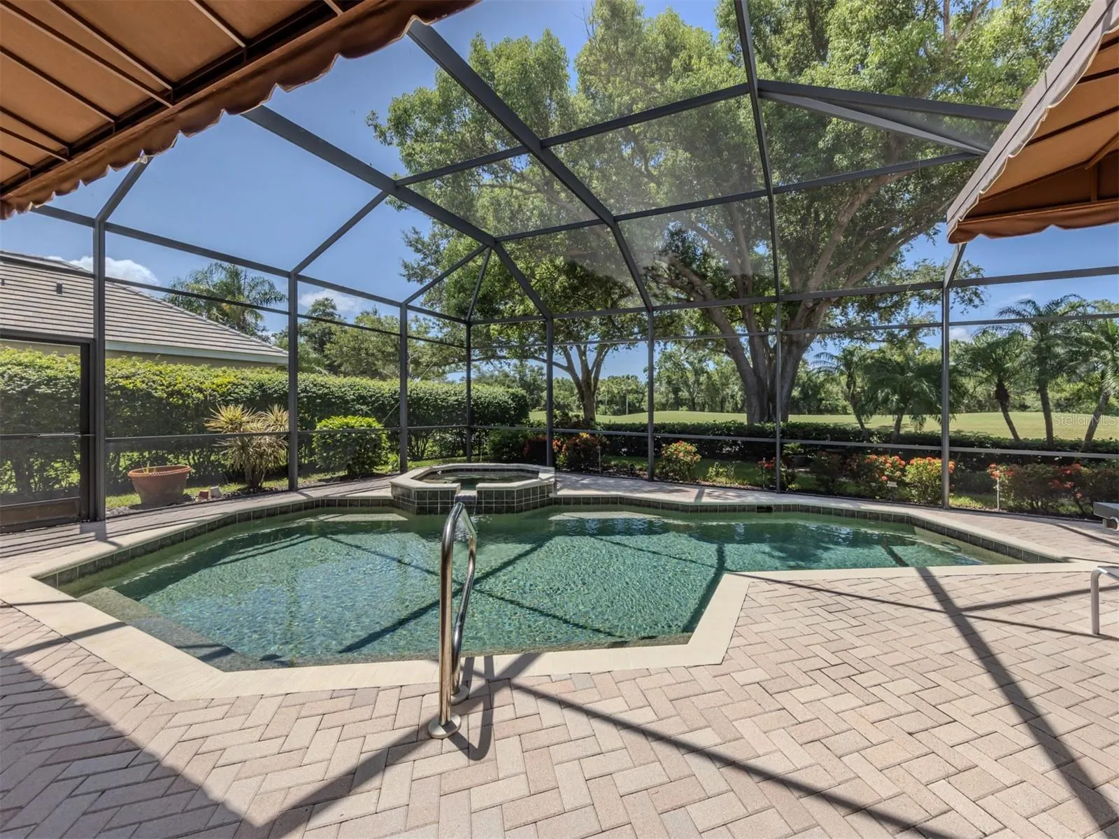 395 AUTUMN CHASE DR