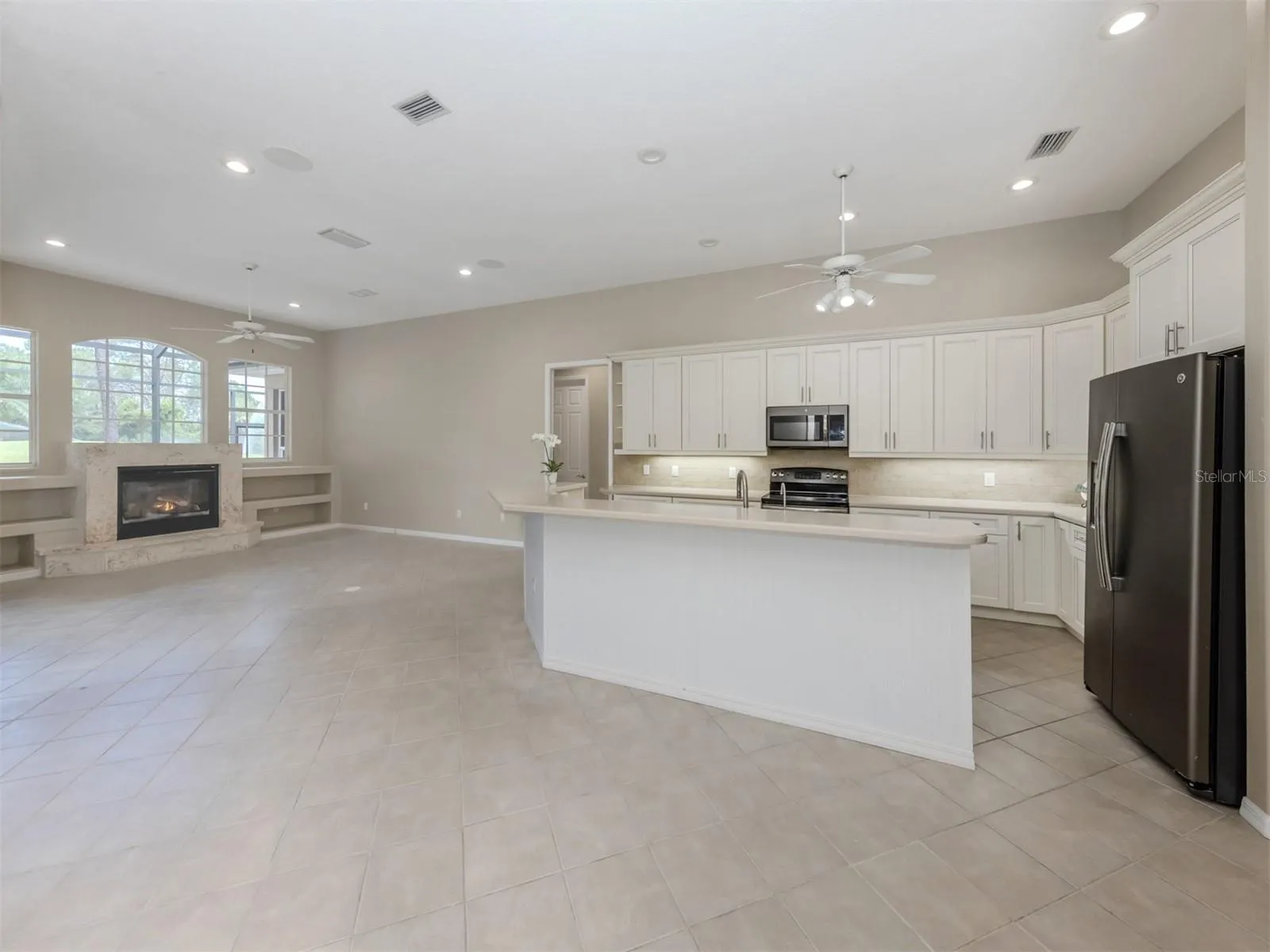 395 AUTUMN CHASE DR