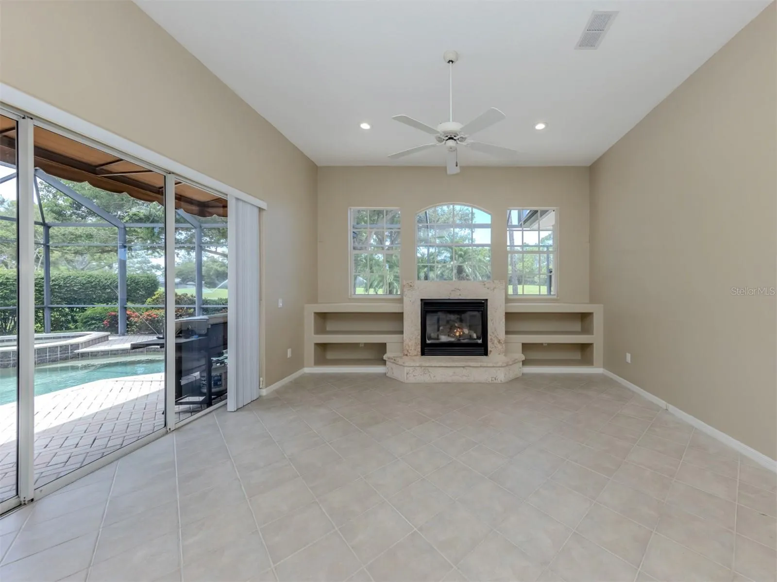 395 AUTUMN CHASE DR