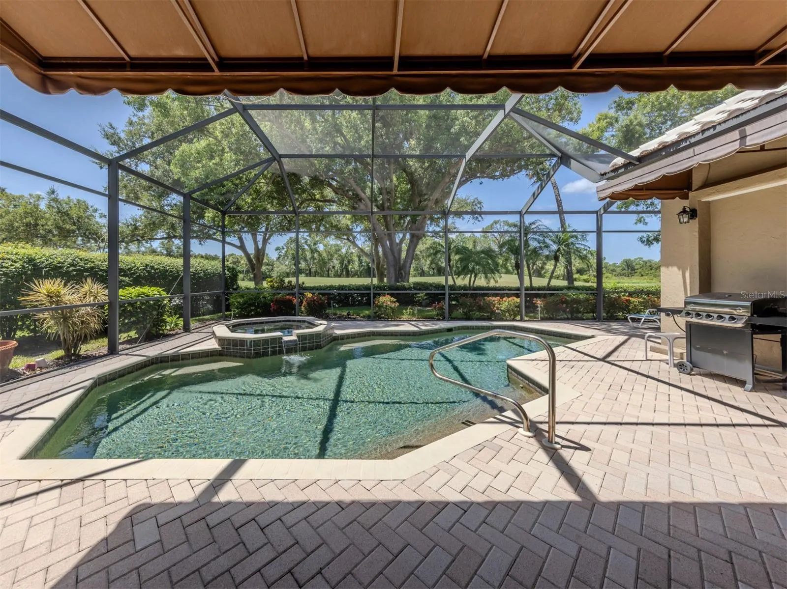 395 AUTUMN CHASE DR