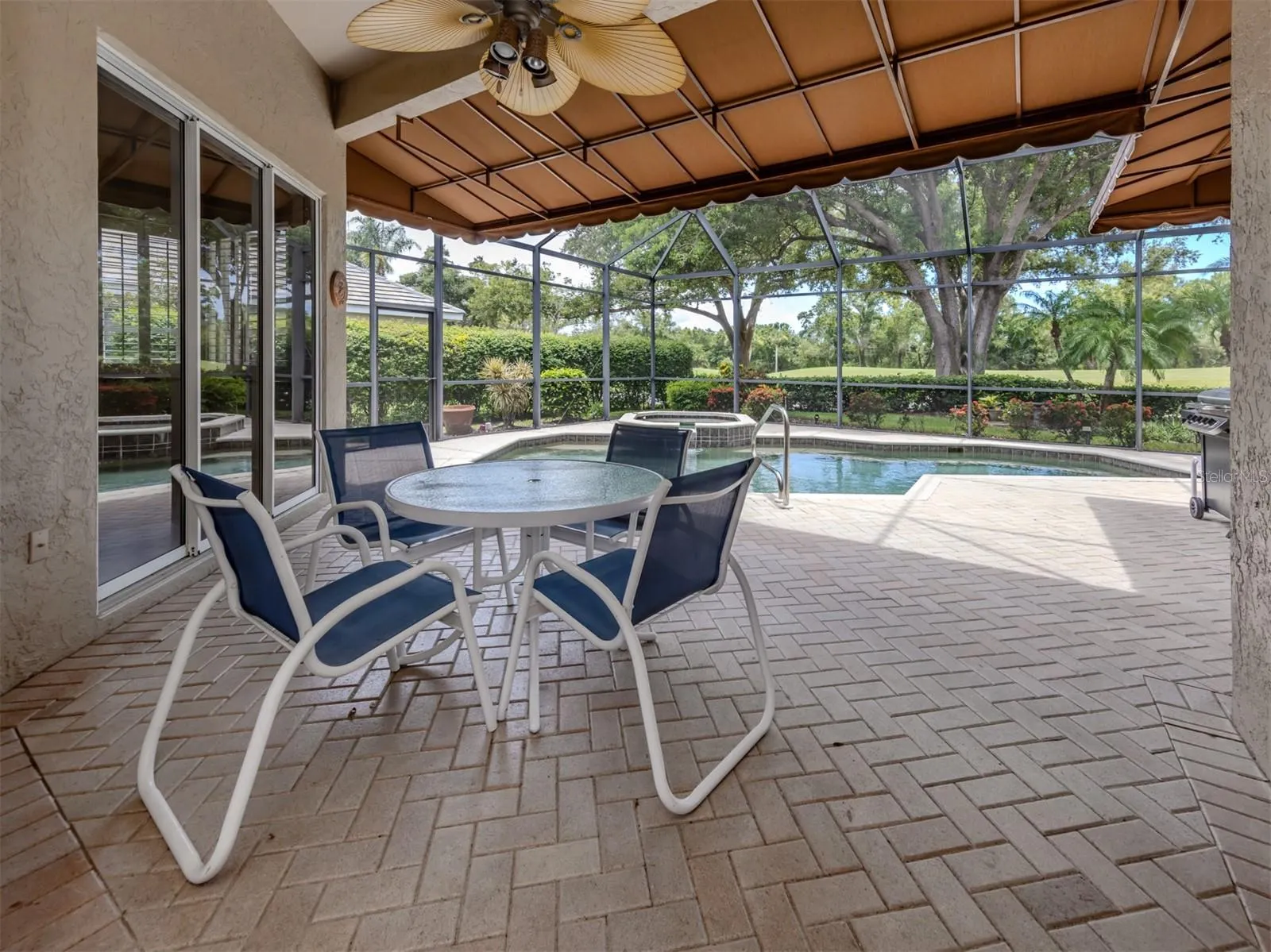 395 AUTUMN CHASE DR