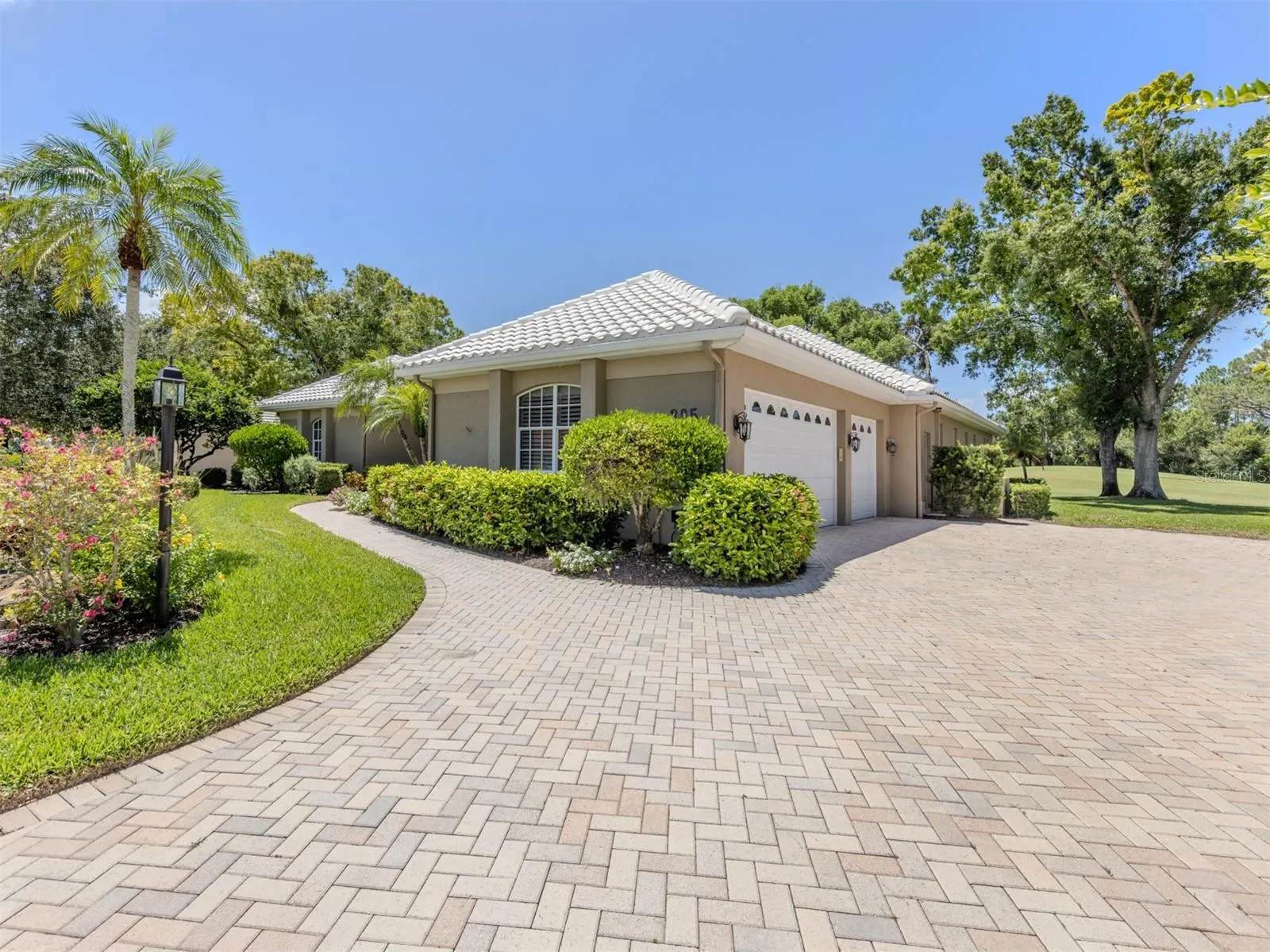 395 AUTUMN CHASE DR