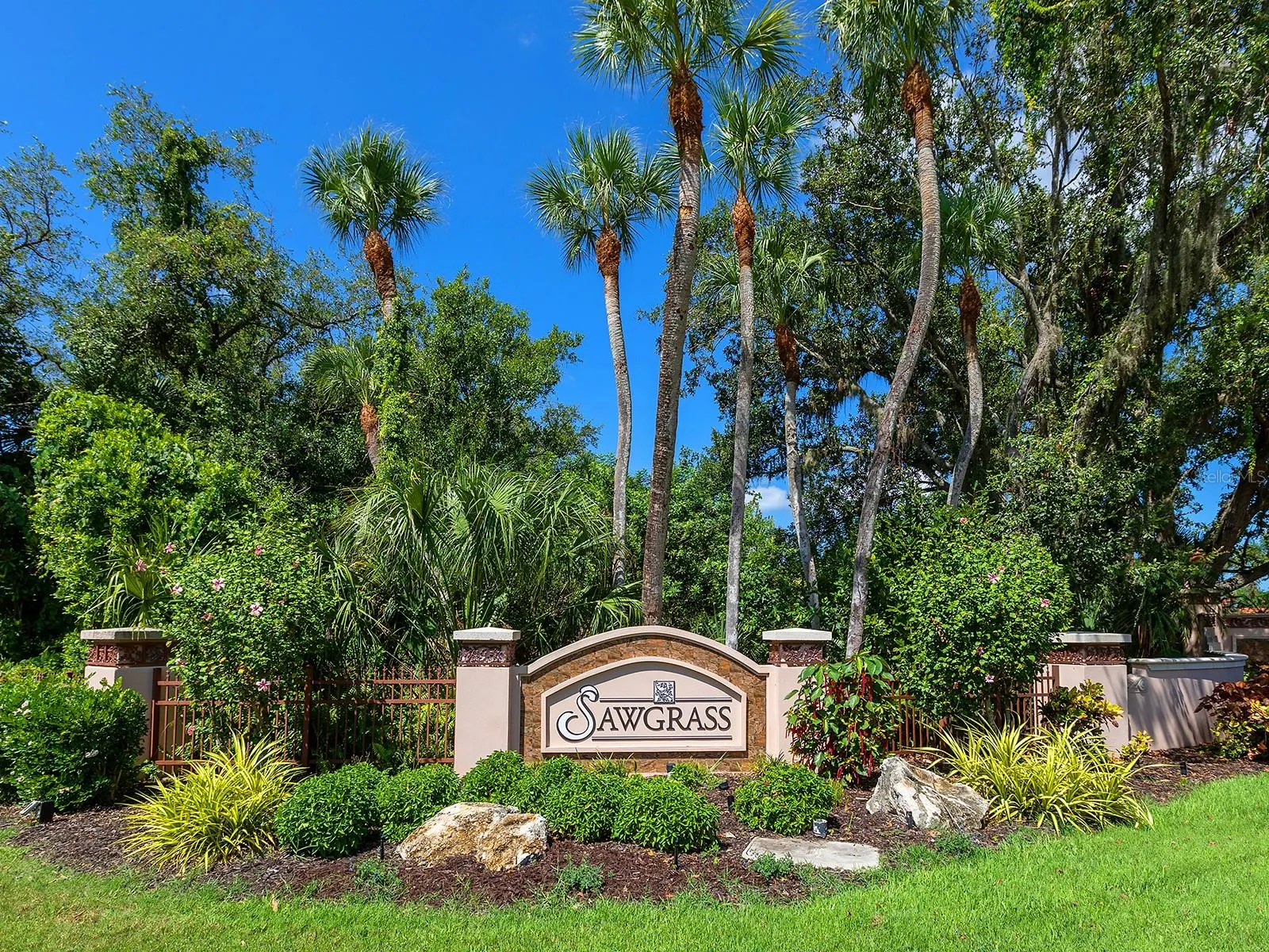 686 SAWGRASS BRIDGE RD