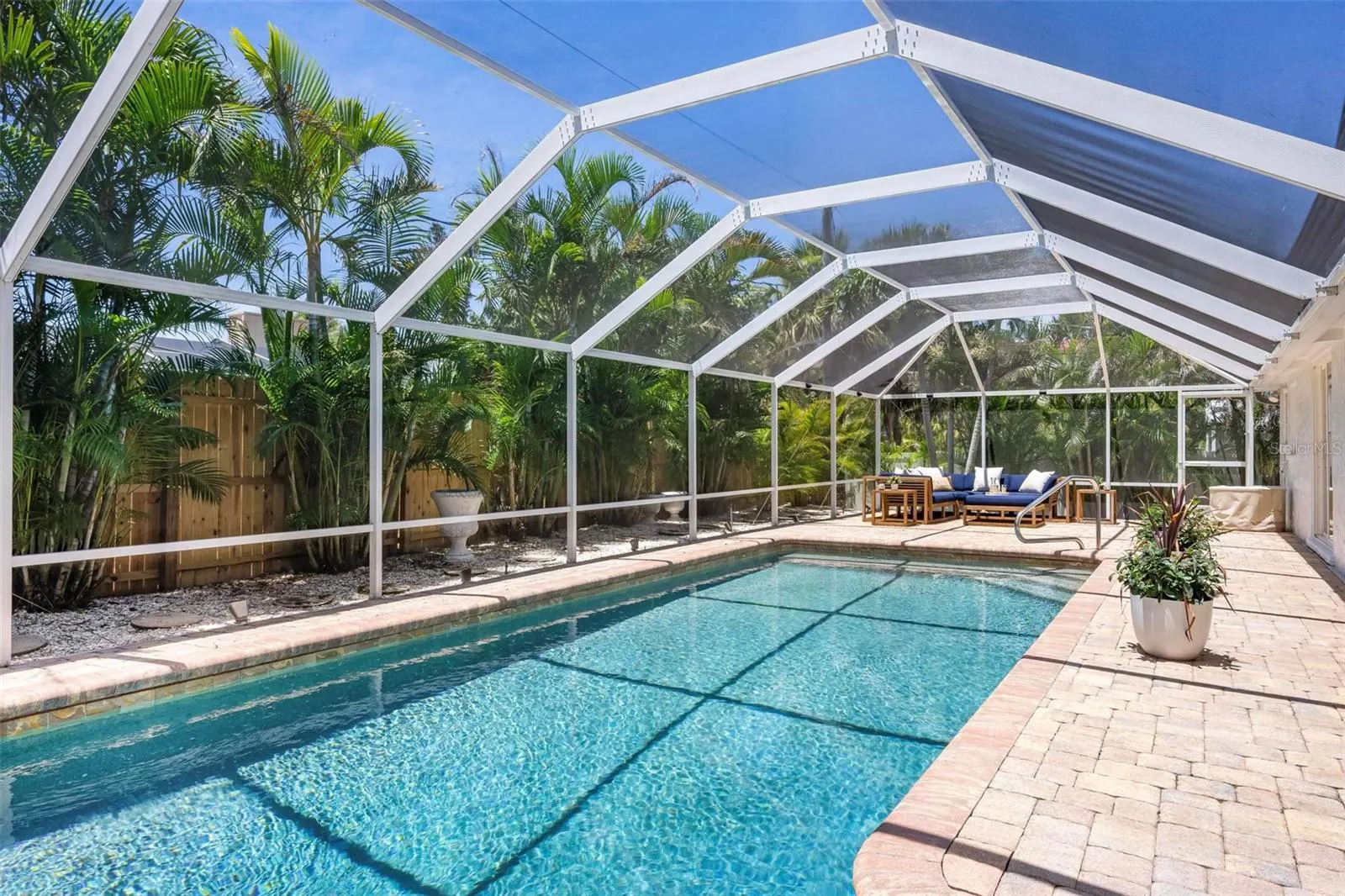 599 FLAMINGO DR